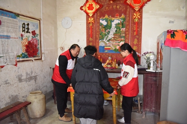 淮南市红十字会新春开展帮扶工作5