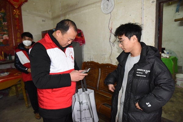 淮南市红十字会新春开展帮扶工作6