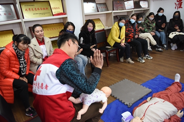 培训志愿者 锻炼新师资6