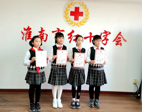 学雷锋童心善行助力患病学子2