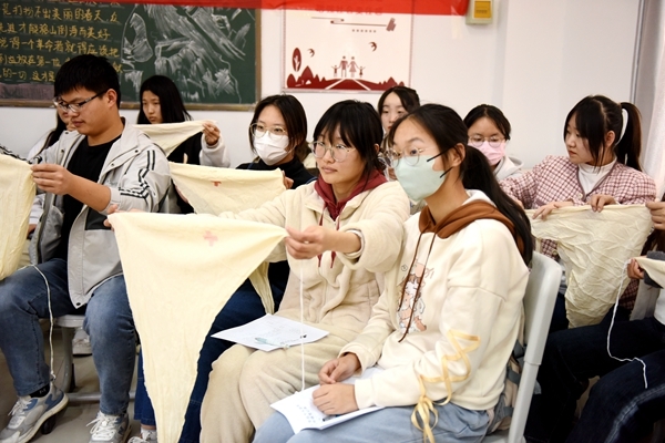 淮南市红会为淮职志愿者进行应急救护培训3