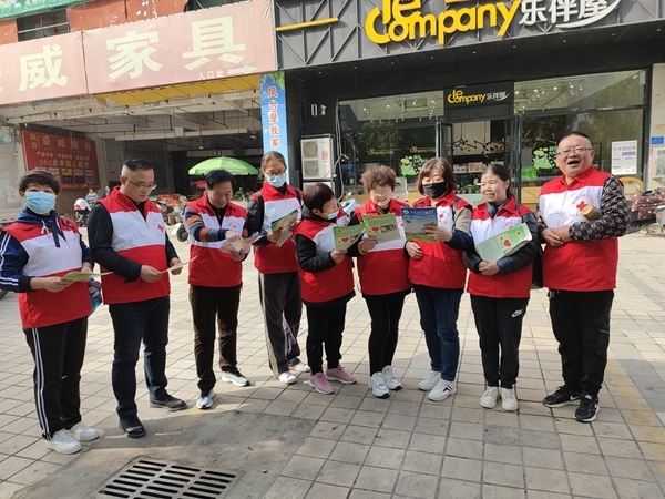 市红十字会生命接力志愿服务队在凤台宣传遗体器官捐献1