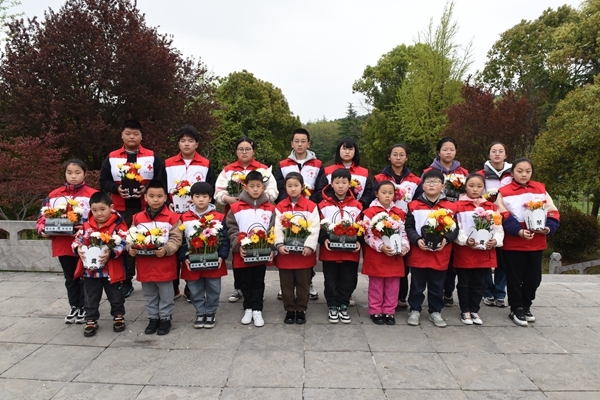 淮南市红十字淮河之星志愿服务队缅怀革命先烈17