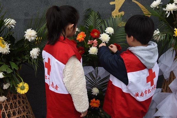 淮南市红十字淮河之星志愿服务队缅怀革命先烈24
