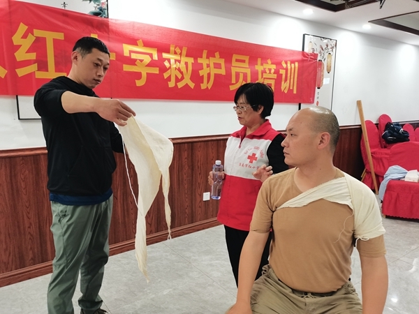 淮南市红十字会为蓝天救援队开展救护员培训3