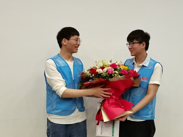 淮南欢送第60例造血干细胞捐献者赵晓宇赴捐5