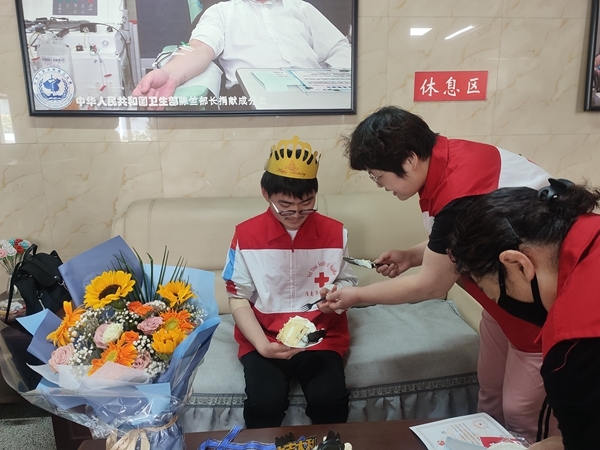 “淮小红”以热血行动庆祝世界献血者日17