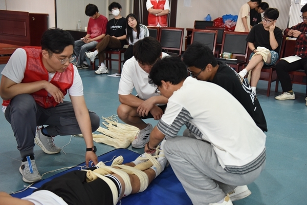 淮南联合大学举办首期红十字救护员培训班10