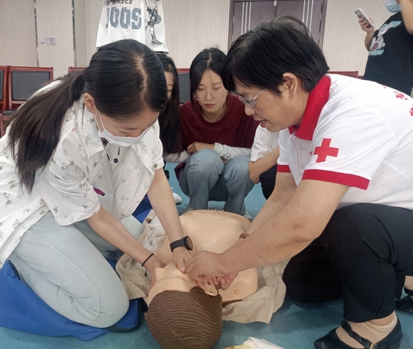 淮南联合大学举办首期红十字救护员培训班19