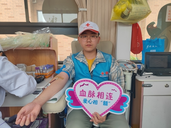 安理大志愿者再次联办持续献血活动1