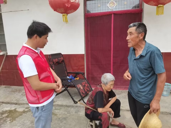 淮南市红十字会端午情暖帮扶户11