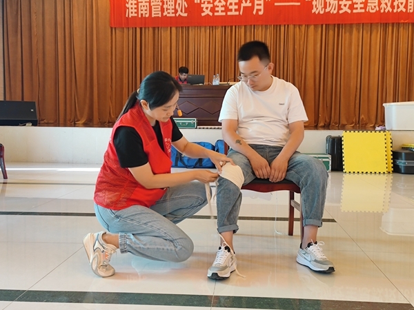 安全生产月淮南市红十字会为企业职工培训应急救护10