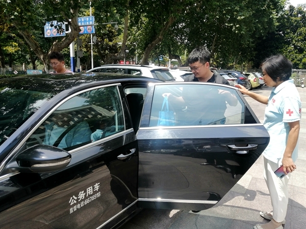 淮南欢送第61例造血干细胞捐献者王超赴捐16