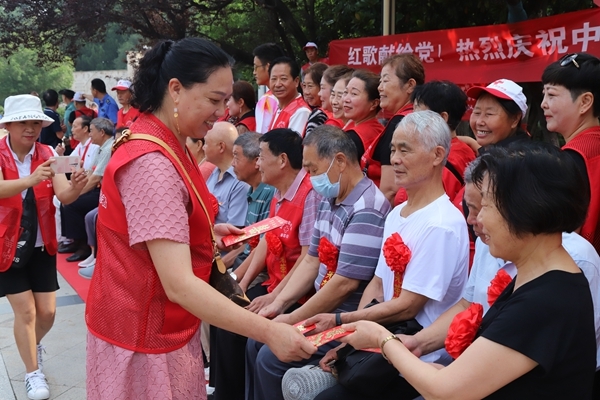 淮小红”红心颂歌献给党7