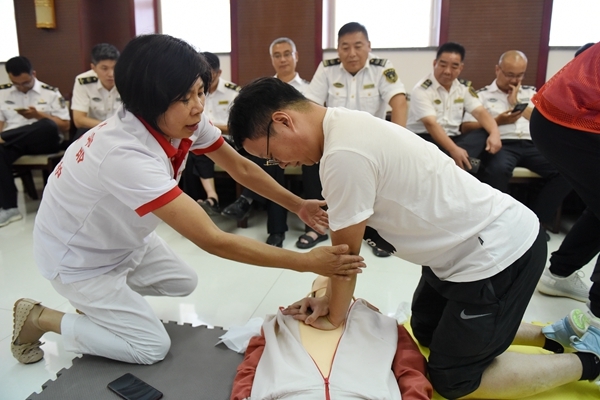 淮南市红十字会为海事水上应急突击队进行救护培训10