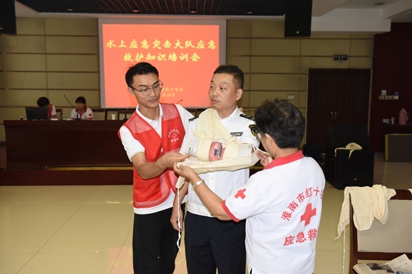 淮南市红十字会为海事水上应急突击队进行救护培训15
