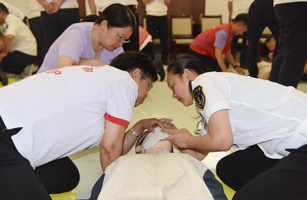 淮南市红十字会为海事水上应急突击队进行救护培训7