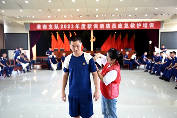 淮南市红十字会连续十五年为消防新兵培训应急救护22