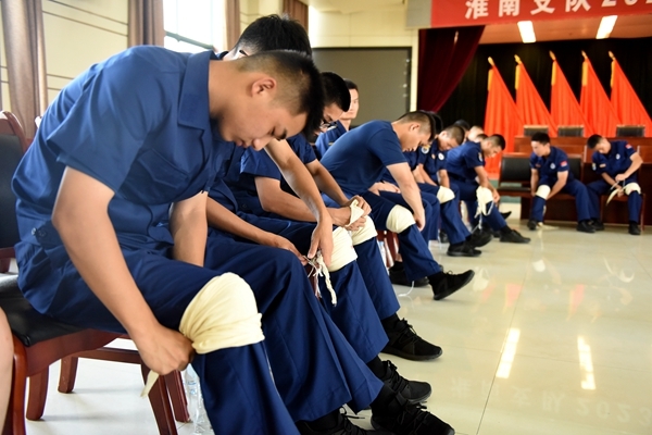 淮南市红十字会连续十五年为消防新兵培训应急救护7
