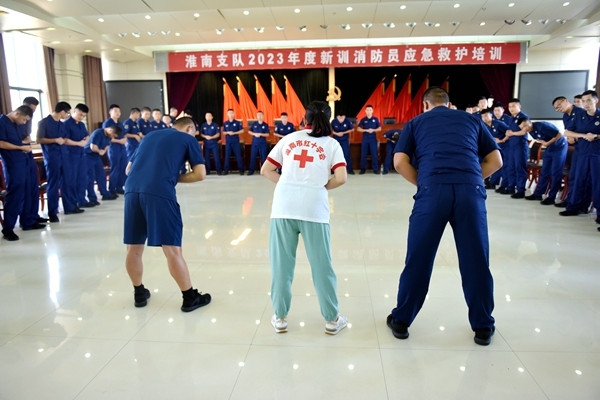 淮南市红十字会连续十五年为消防新兵培训应急救护9