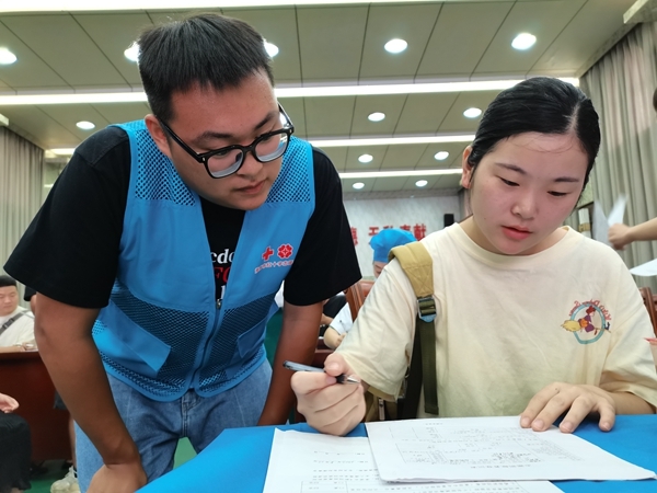 高温酷暑“淮小红”献血采样不停歇4