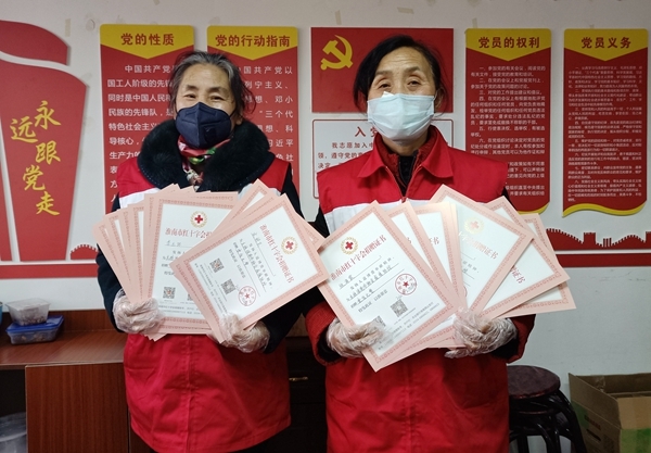 花甲志愿者王梅英扎根社区默默奉献35载13