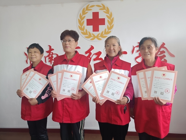 花甲志愿者王梅英扎根社区默默奉献35载23