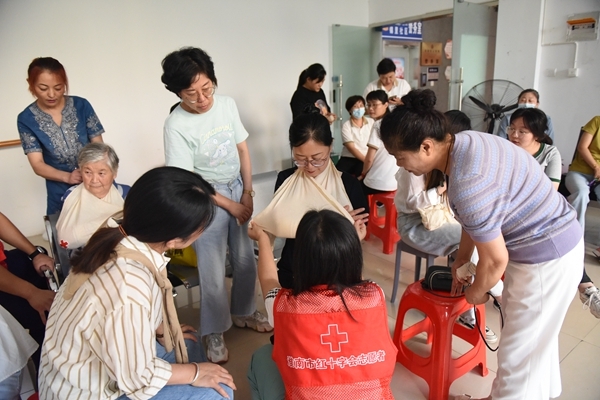 淮南市红十字会应急救护员培训再进社区4