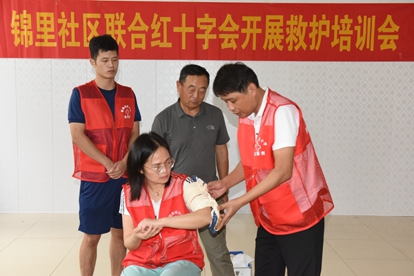 淮南市红十字会应急救护员培训再进社区6
