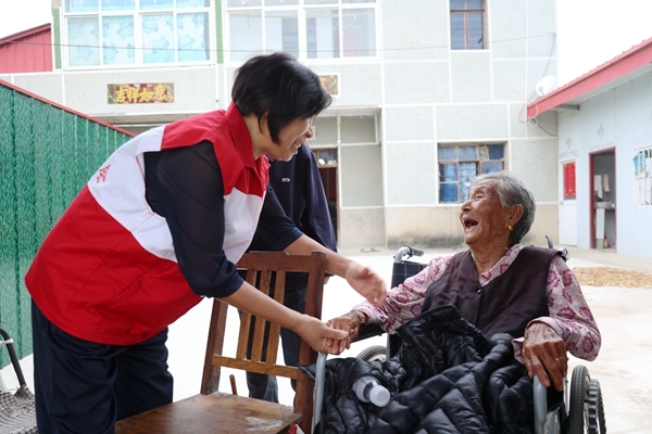 淮南市红十字会“双节”慰问帮扶户3