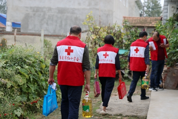 淮南市红十字会“双节”慰问帮扶户5
