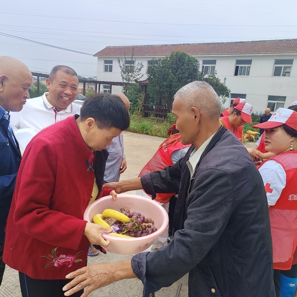 “淮小红”“双节”奉献忙25