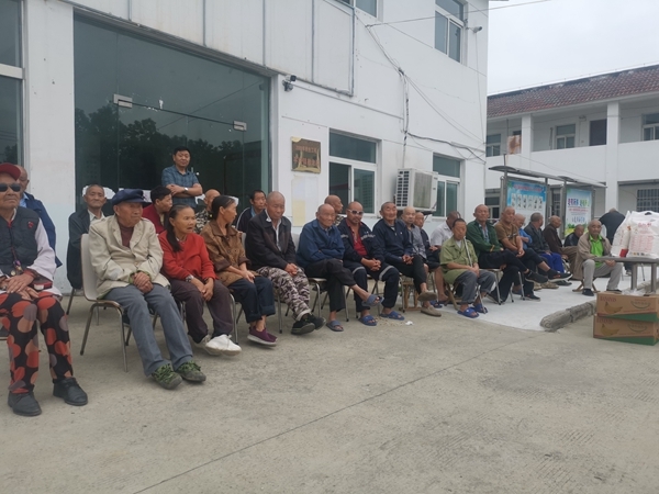 “淮小红”“双节”奉献忙29