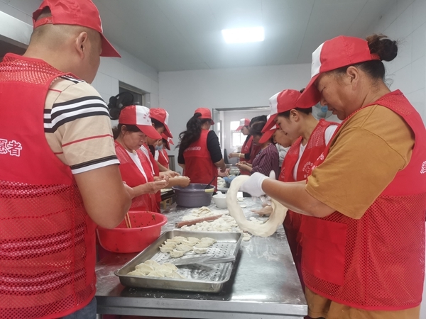 “淮小红”“双节”奉献忙32