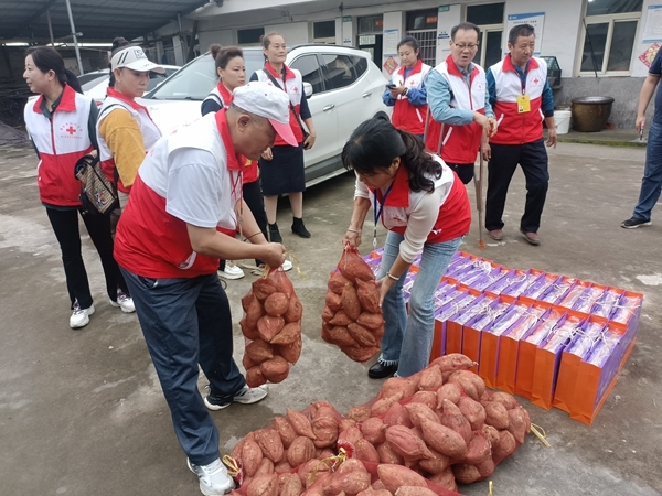 “淮小红”“双节”奉献忙16