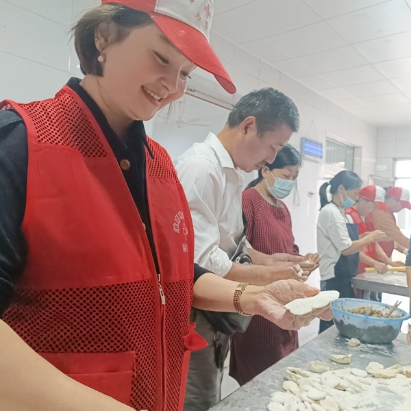 “淮小红”“双节”奉献忙34