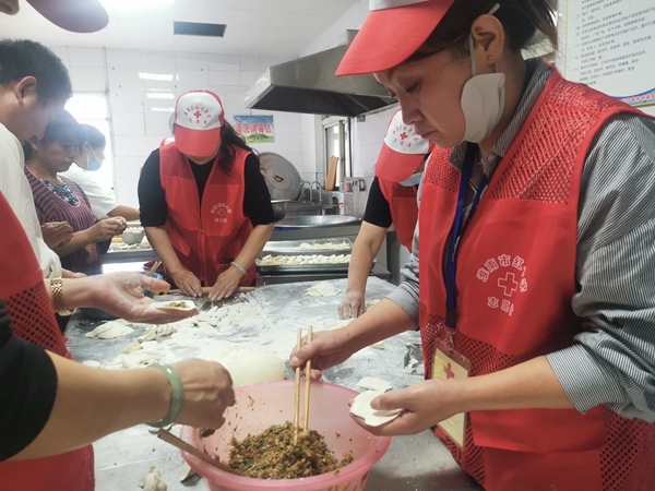 “淮小红”“双节”奉献忙35