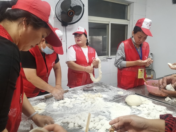 “淮小红”“双节”奉献忙36