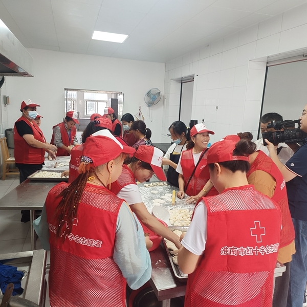 “淮小红”“双节”奉献忙38