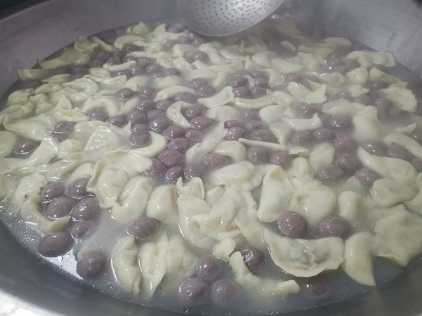 “淮小红”“双节”奉献忙40