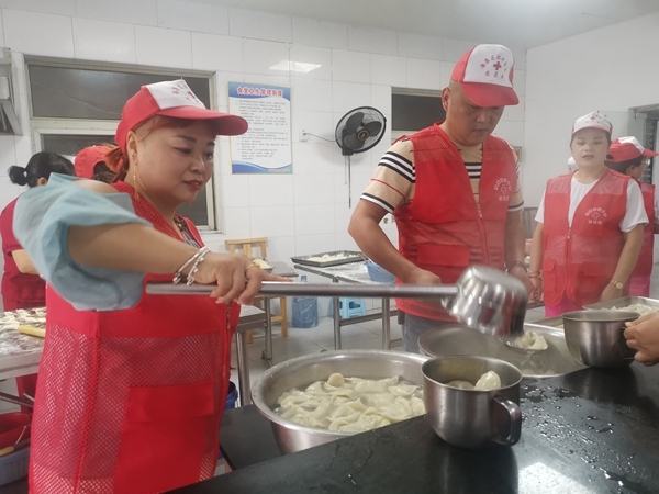 “淮小红”“双节”奉献忙41