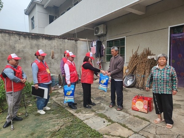 “淮小红”“双节”奉献忙46