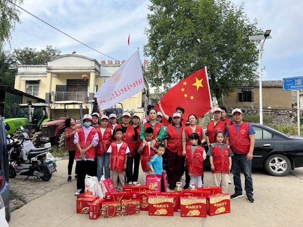 “淮小红”“双节”奉献忙48