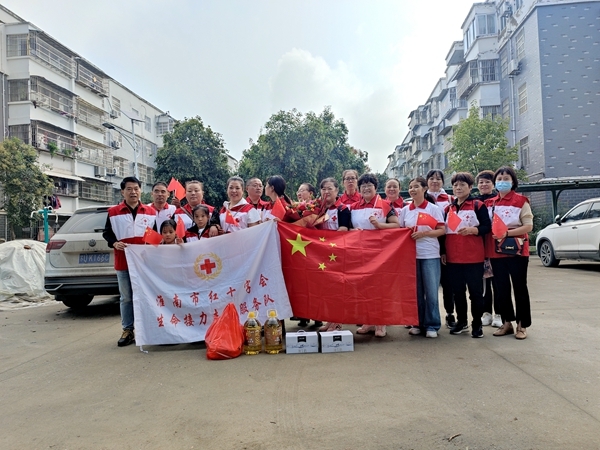 “淮小红”“双节”奉献忙60