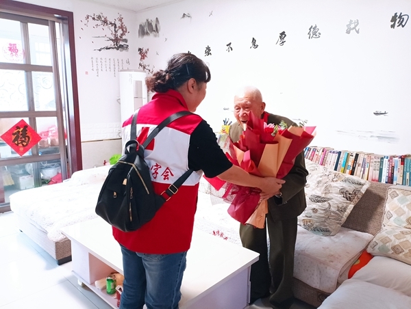 “淮小红”“双节”奉献忙61