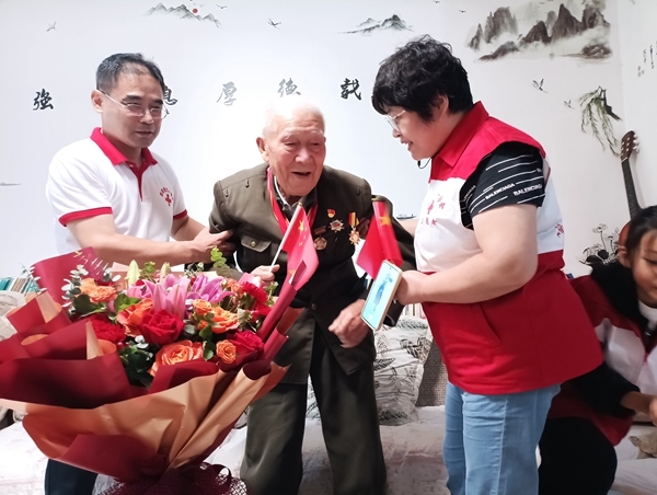 “淮小红”“双节”奉献忙62