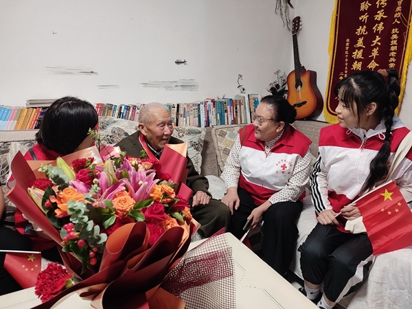 “淮小红”“双节”奉献忙63