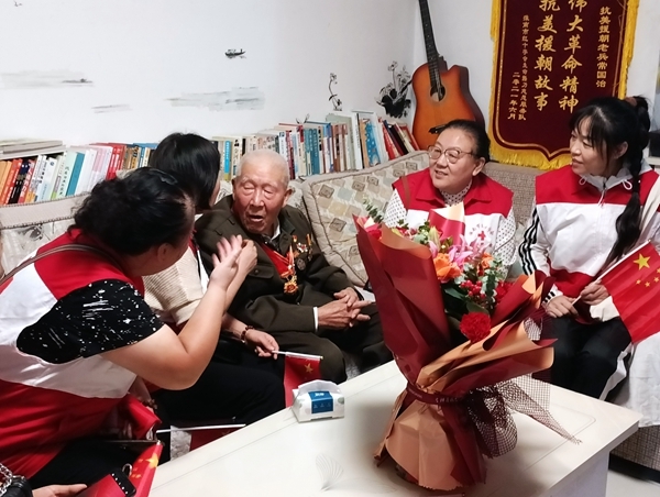 “淮小红”“双节”奉献忙68