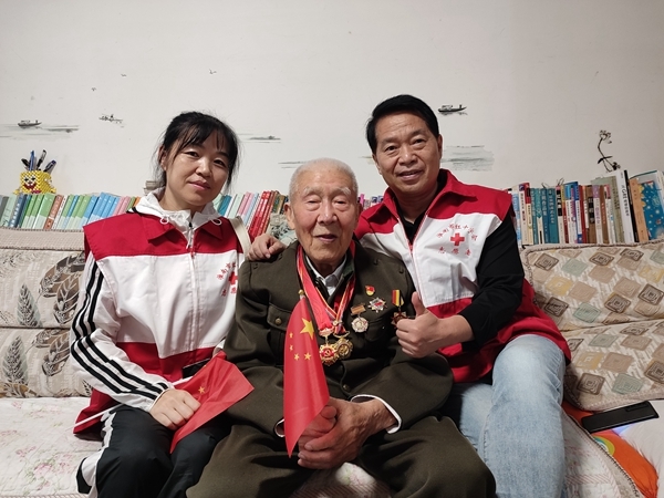 “淮小红”“双节”奉献忙70