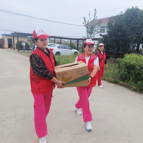 “淮小红”“双节”奉献忙20